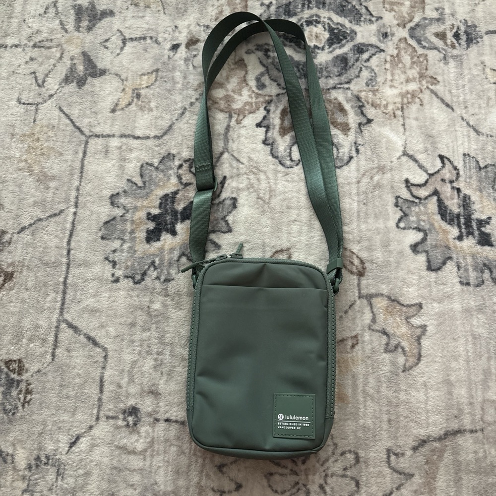 Lululemon Athletica Green Messenger Bag with Adjustable Strap